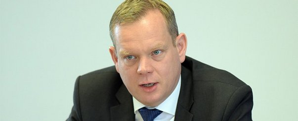 Johannes Pöttering mit Geste