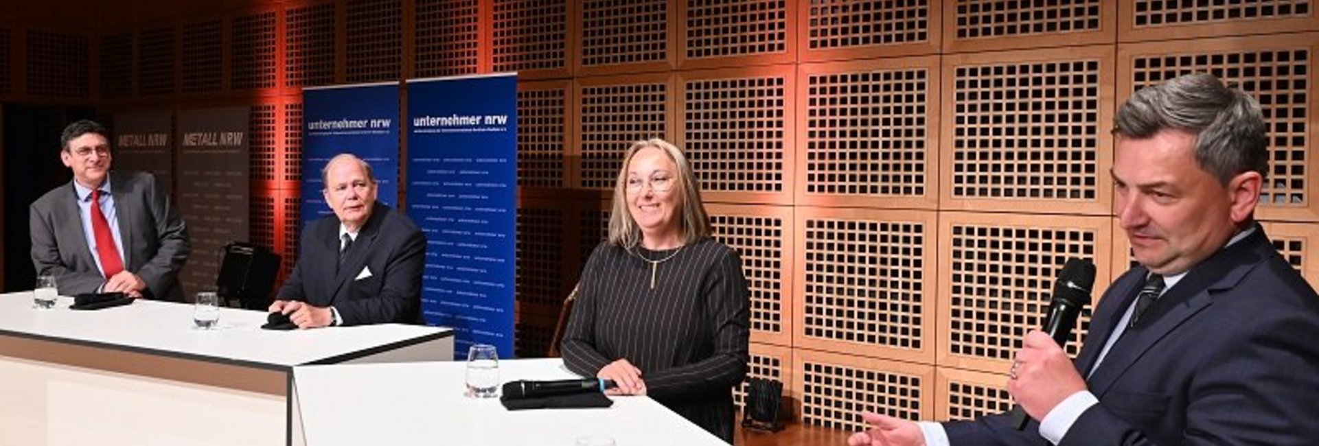 Podiumsdiskussion (v.l.) mit Knut Giesler, Dr. Luitwin Mallmann und Anja Weber - moderiert von Markus Gürne