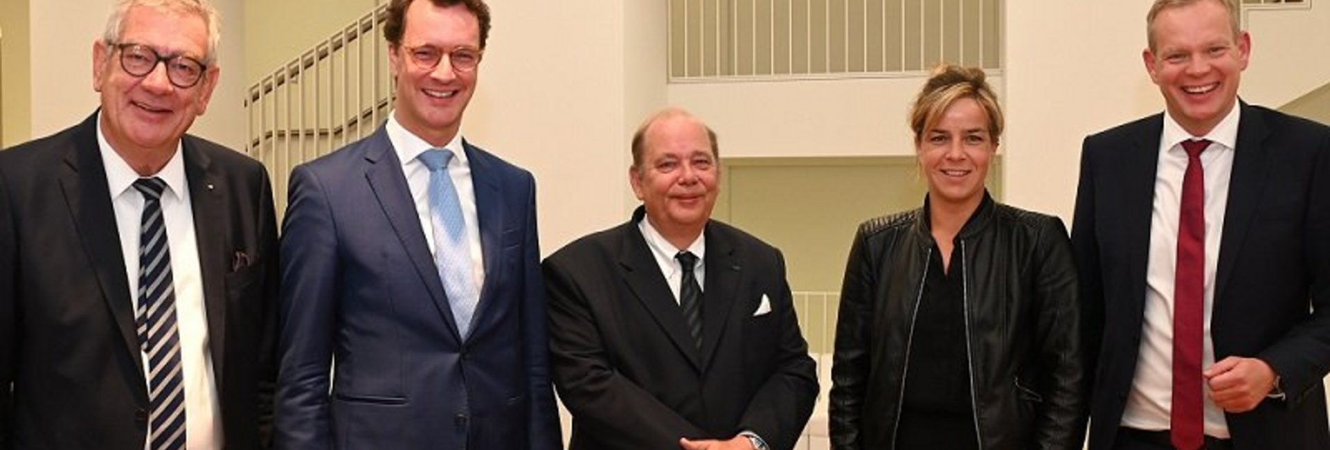 V.l.: NRW-Unternehmerpräsident Arndt G. Kirchhoff, Ministerpräsident Hendrik Wüst, Dr. Luitwin Mallmann, Grünen-Vorsitzende Mona Neubaur, Johannes Pöttering, Hauptgeschäftsführer unternehmer nrw