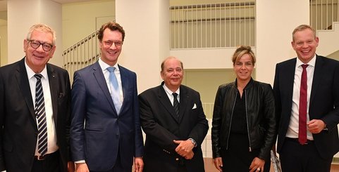 V.l.: NRW-Unternehmerpräsident Arndt G. Kirchhoff, Ministerpräsident Hendrik Wüst, Dr. Luitwin Mallmann, Grünen-Vorsitzende Mona Neubaur, Johannes Pöttering, Hauptgeschäftsführer unternehmer nrw