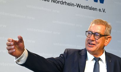 Mann mit Geste